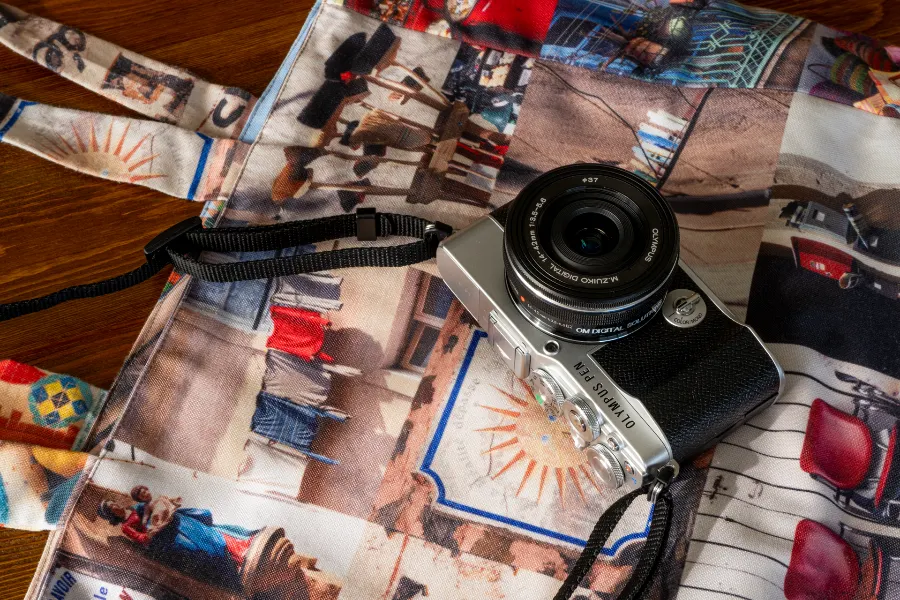 Olympus PEN E-P7 Review: Pro Performance in Compact Form_01