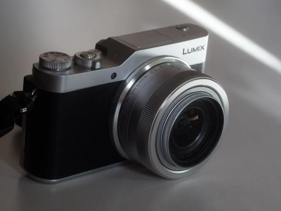 LUMIX DC-GX880: Compact 4K Mirrorless Camera Review_01